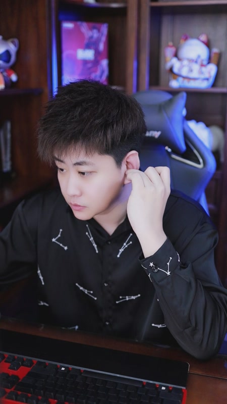 奇领韩毅直播时间每晚8点做主播加微信ql811yl